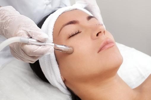 What is Microdermabrasion and What are the Advantages?